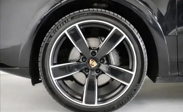 Porsche Cayenne view 12
