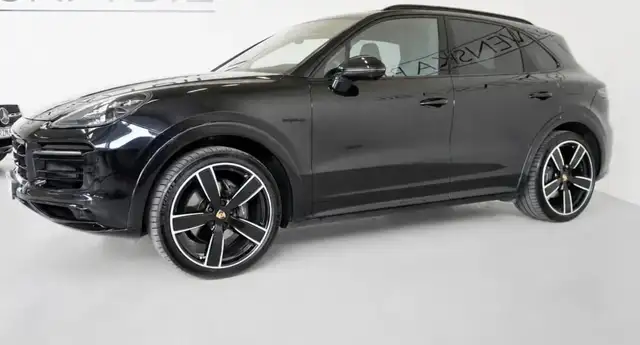 Porsche Cayenne view 8