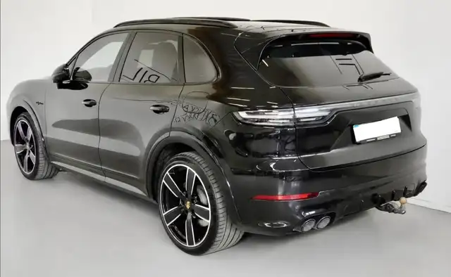 Porsche Cayenne view 4