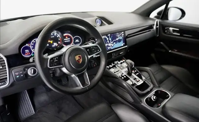 Porsche Cayenne view 11