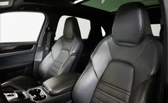 Porsche Cayenne view 13
