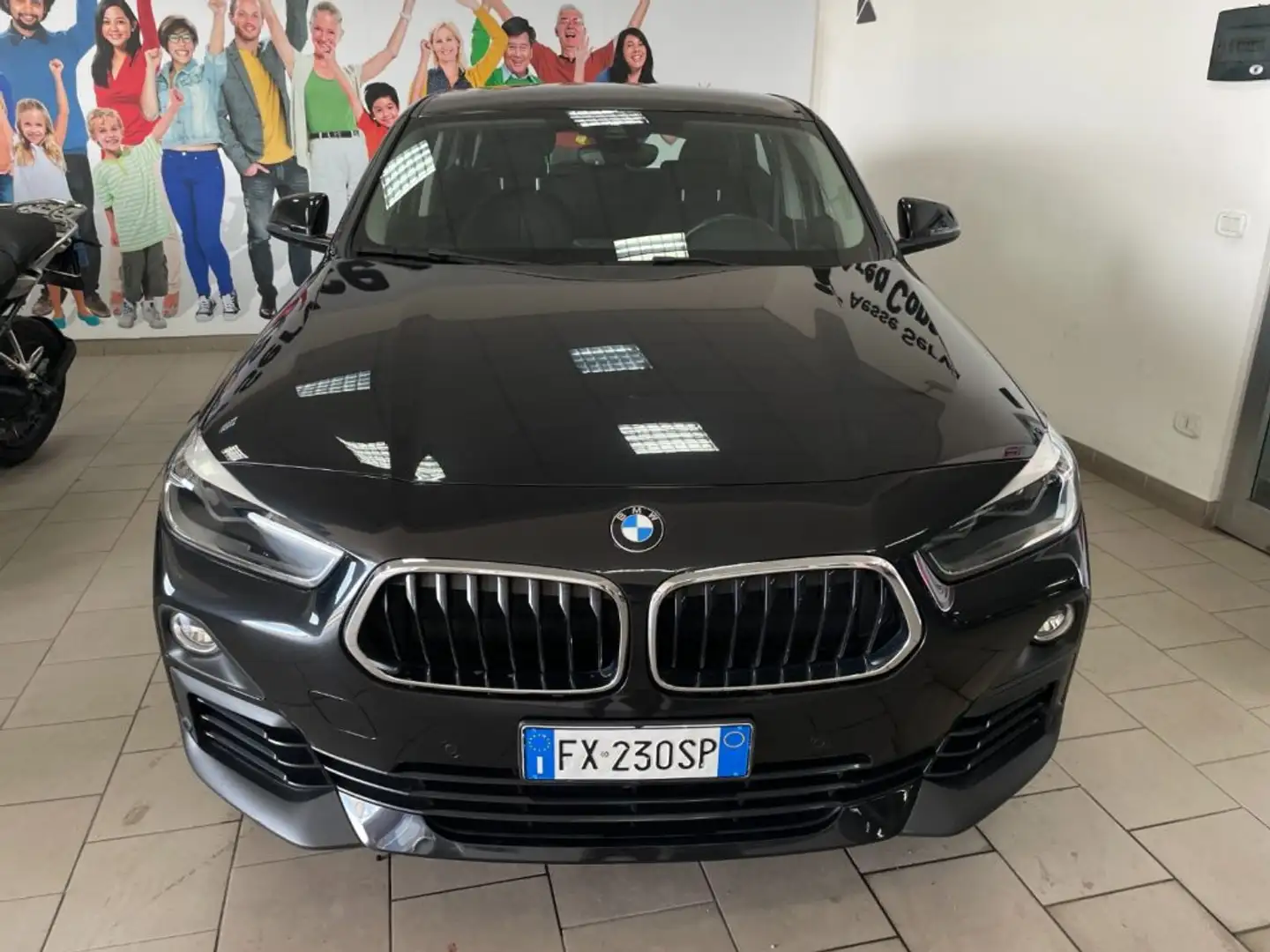 BMW X2 sDrive16d Zwart - 2