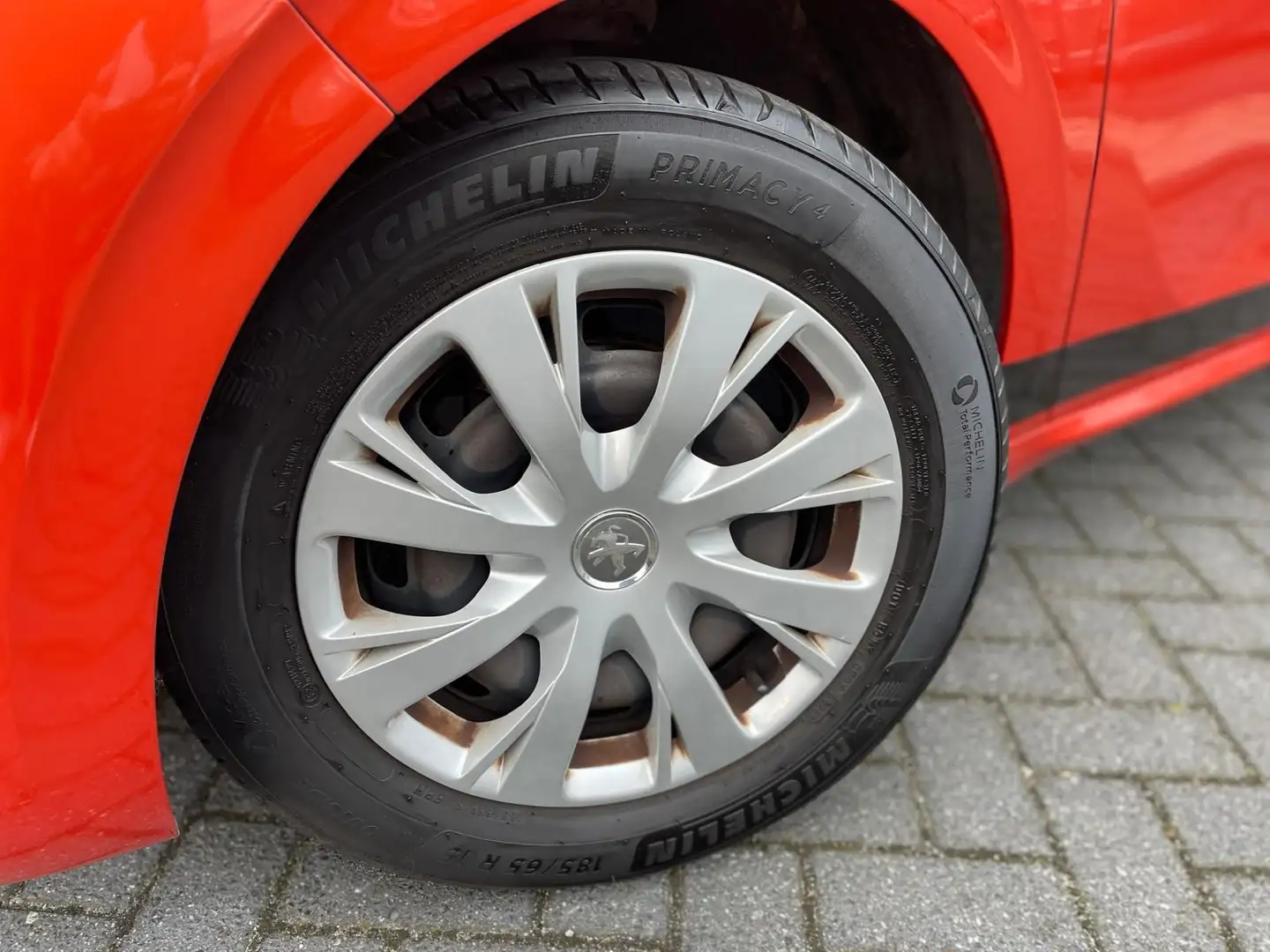 Peugeot 208 1.2 PureTech Active | Navi | Cruise | Airco | LMV Orange - 2