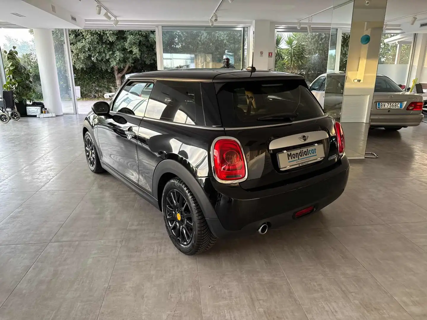 MINI Cooper D 1.5 Cooper D km 39000 Nero - 2
