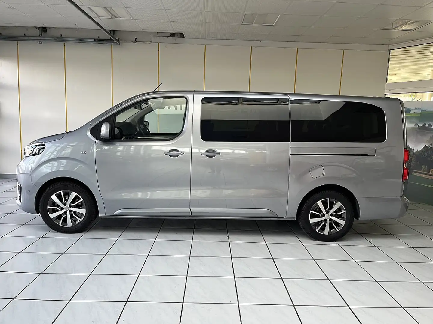 Toyota Proace Verso 2,0 D-4D 145 Lang Family+ Silber - 2