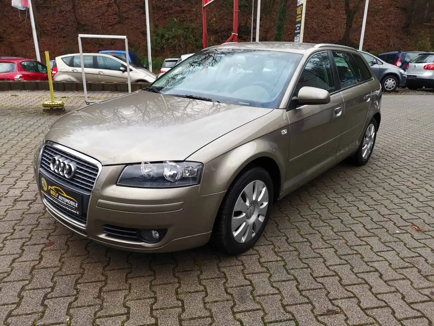 Audi A3 1.6 Attraction 2 Hand Klima Preis inkl Neu Tüv Beige - 1