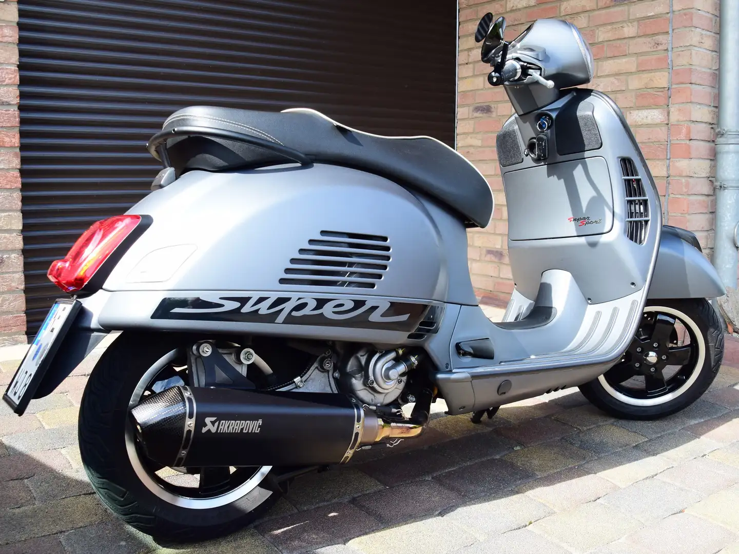 Vespa GTS Super Sport 300 Сірий - 2