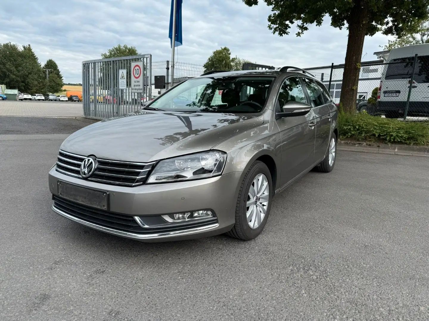 Volkswagen Passat Variant Comfortline BlueMotion*1Hand*Tüv Bruin - 2