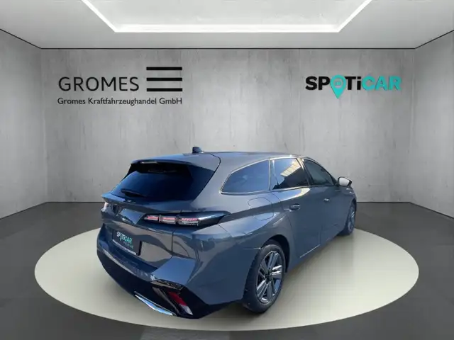Peugeot 308 SW view 3