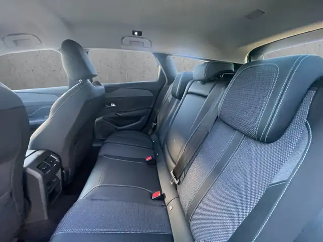 Peugeot 308 SW view 8
