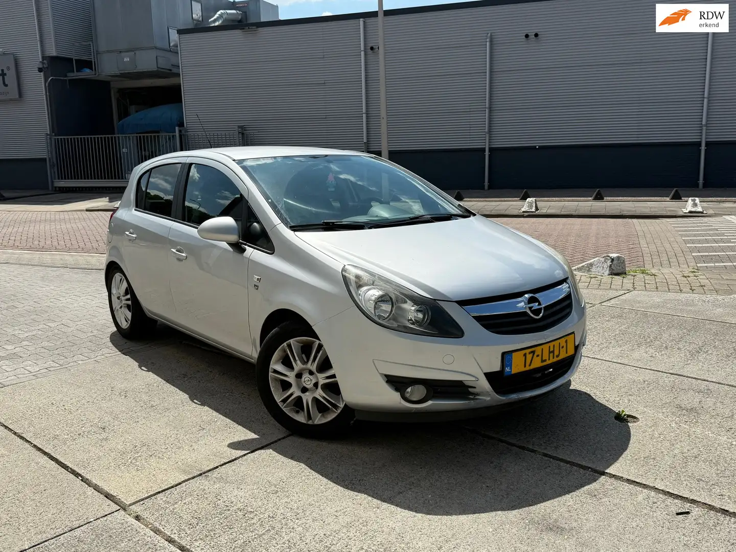 Opel Corsa 1.2-16V '111' Edition NEW APK 5DR AIRCO Grijs - 1
