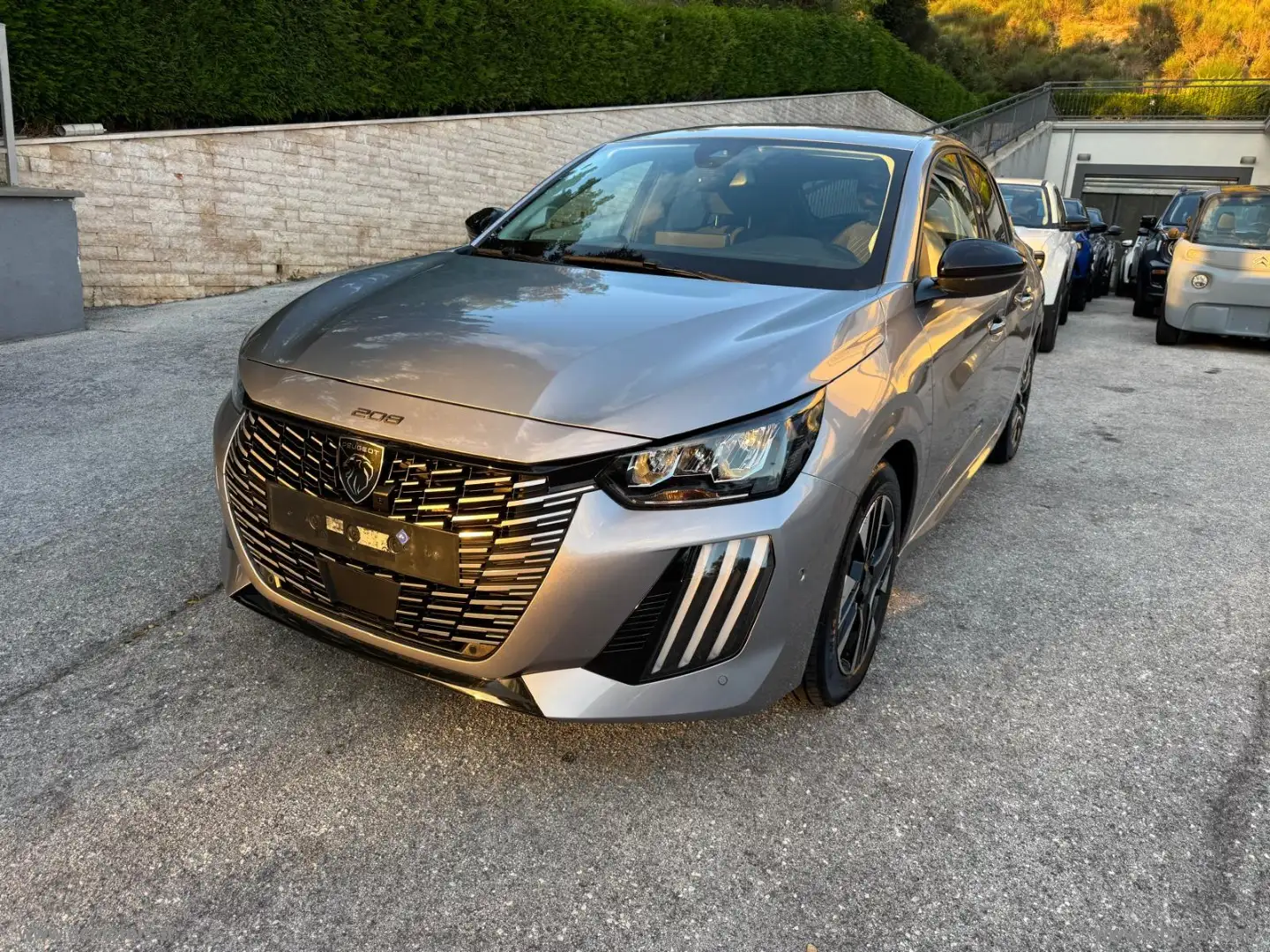 Peugeot 208 PureTech 100 S&S 5p. Allure Grijs - 1