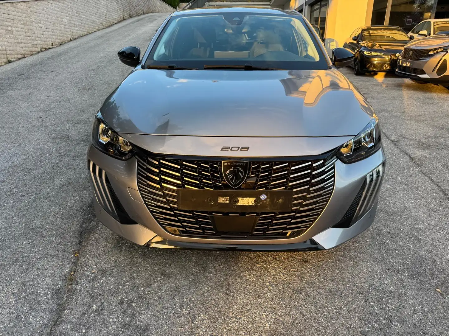 Peugeot 208 PureTech 100 S&S 5p. Allure Grijs - 2