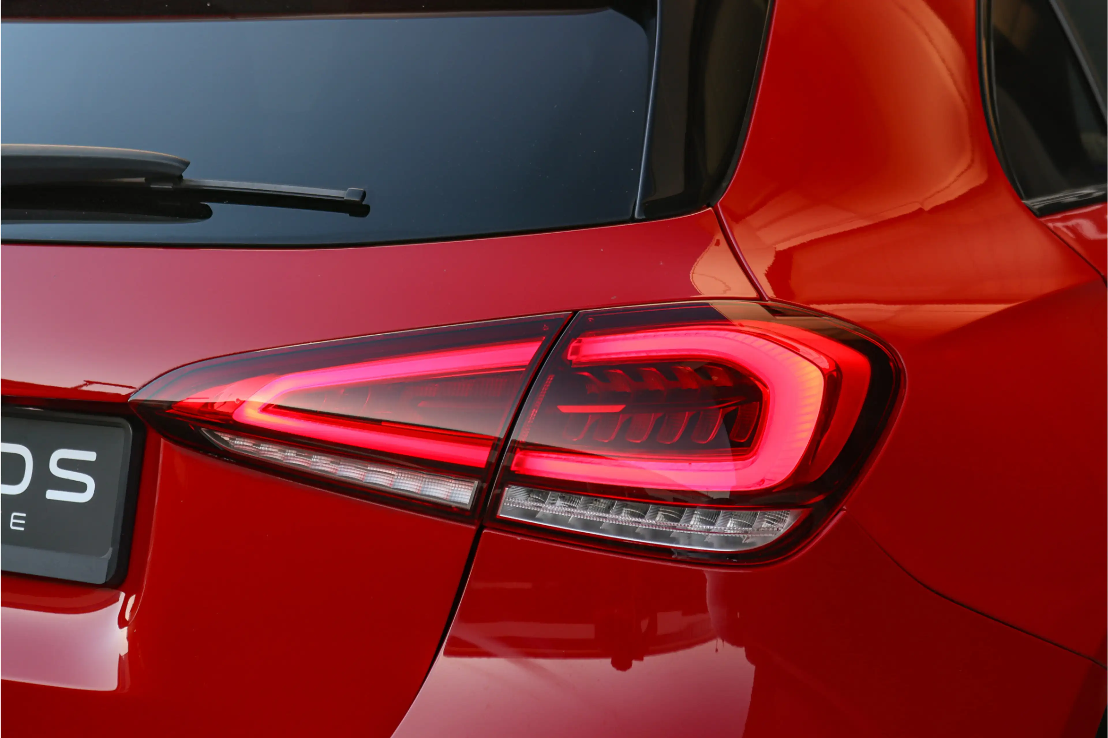Mercedes-Benz A 180 Business Solution AMG Navi Carplay LED adaptief Ca — photo 27