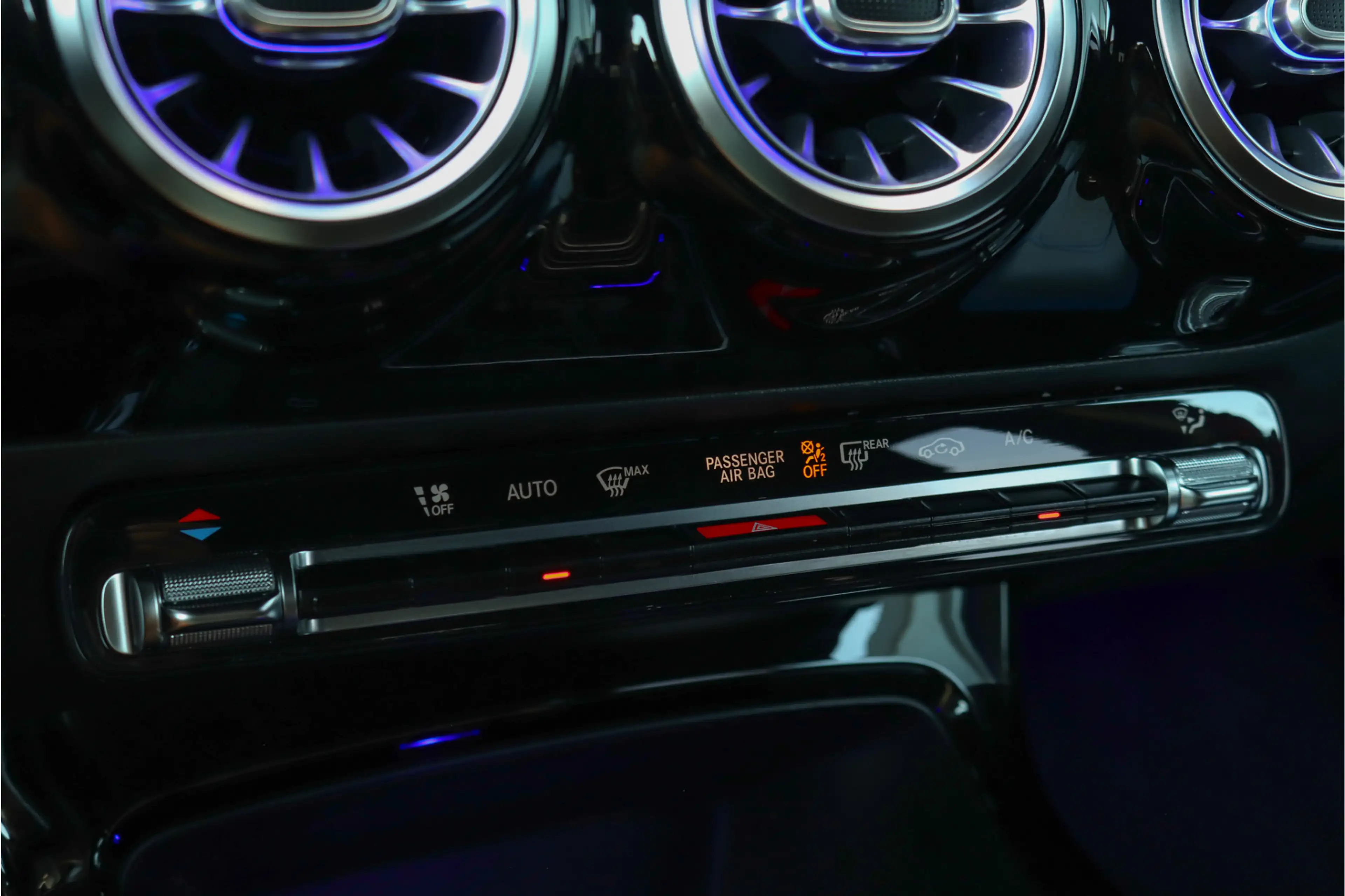 Mercedes-Benz A 180 Business Solution AMG Navi Carplay LED adaptief Ca — photo 17
