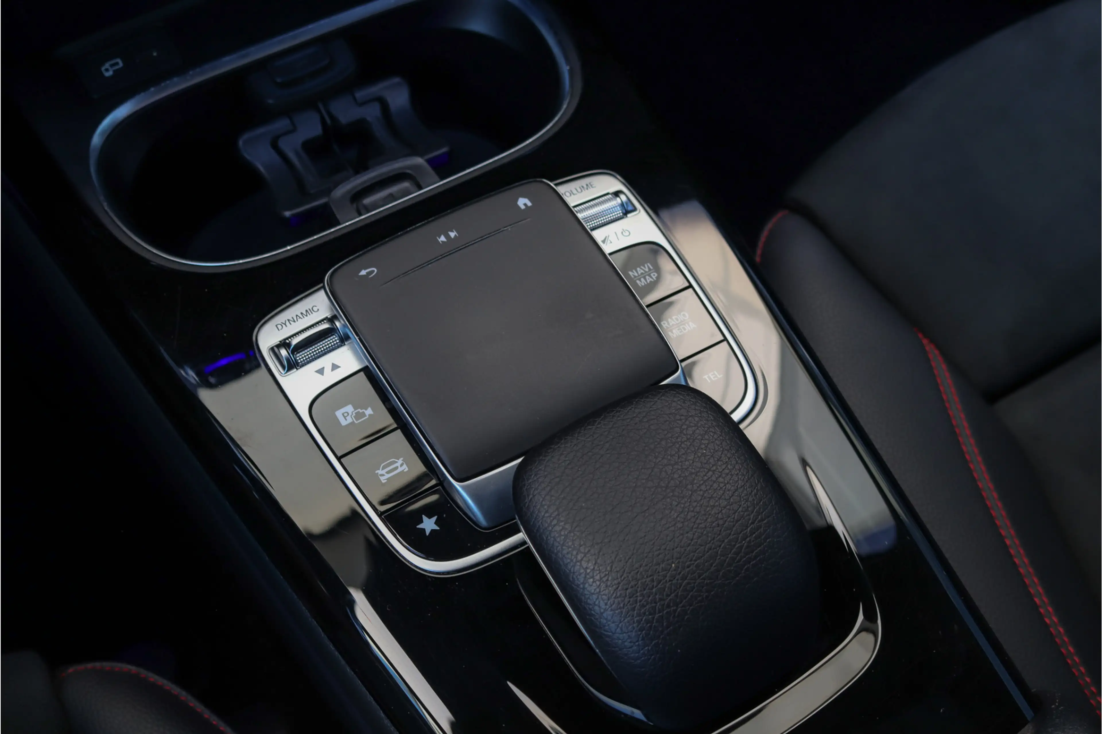 Mercedes-Benz A 180 Business Solution AMG Navi Carplay LED adaptief Ca — photo 18