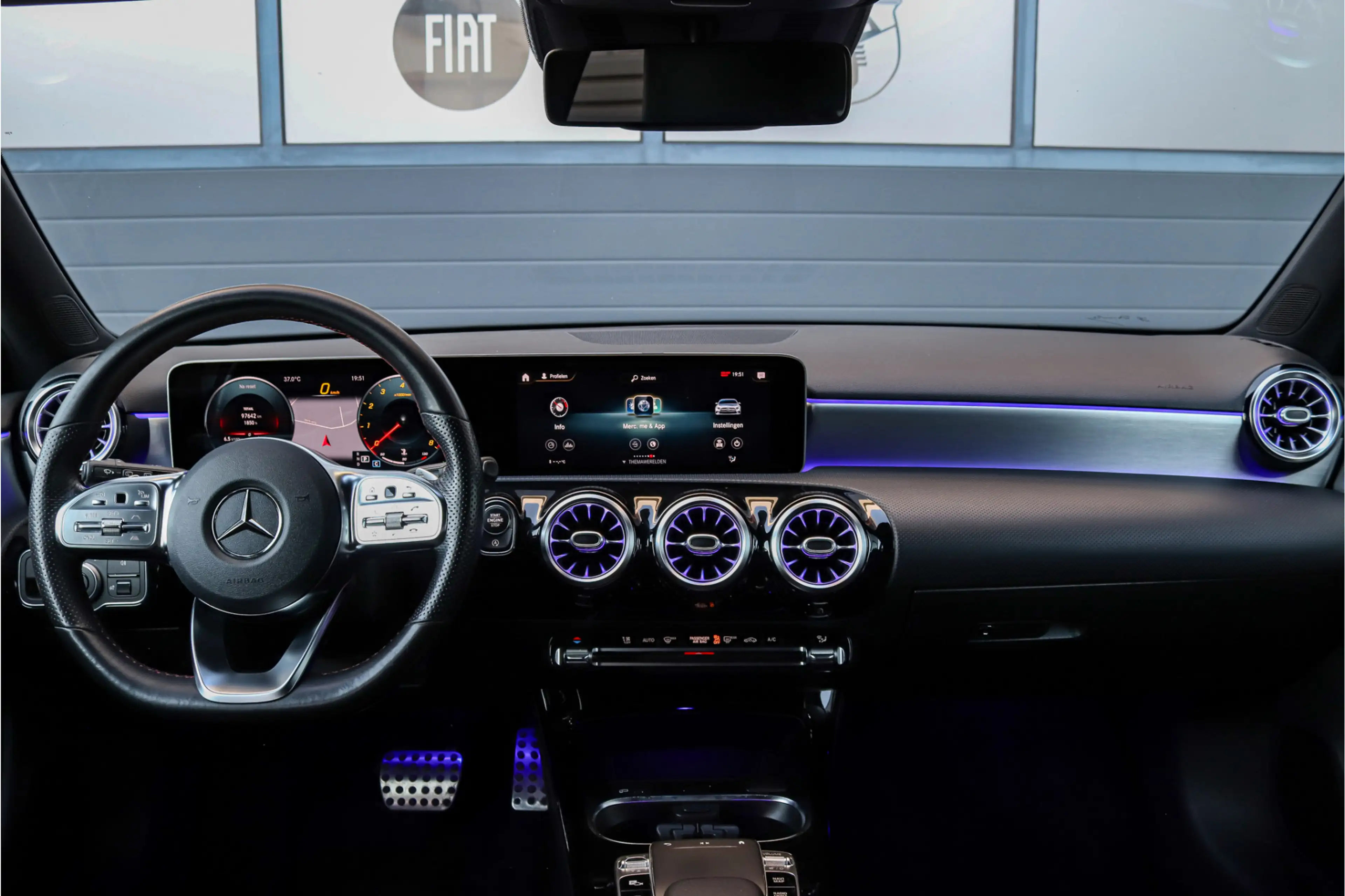Mercedes-Benz A 180 Business Solution AMG Navi Carplay LED adaptief Ca — photo 9