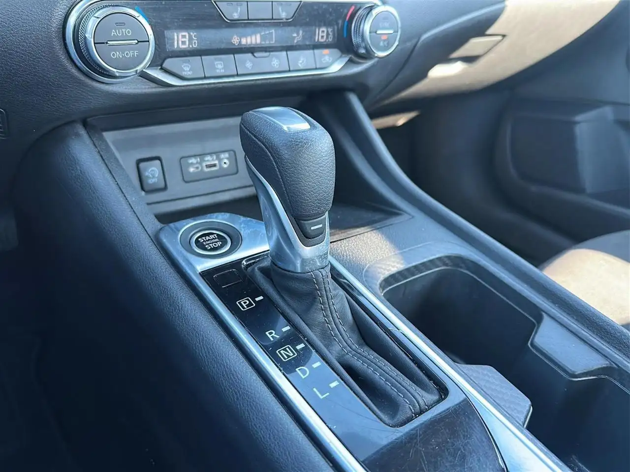 Nissan Sentra снимка Nissan Sentra