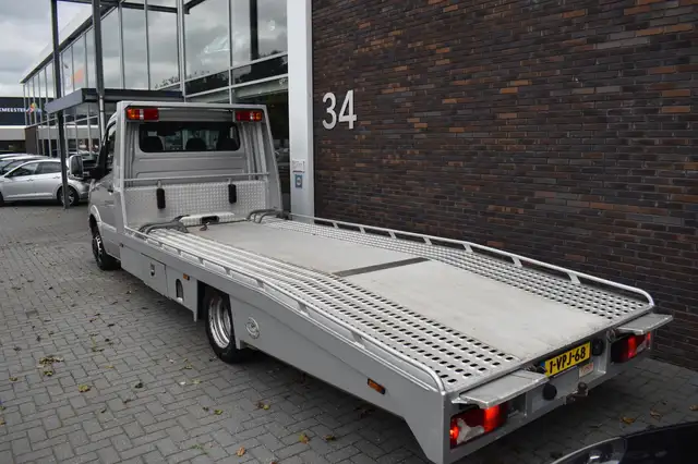 Mercedes-Benz Sprinter view 3