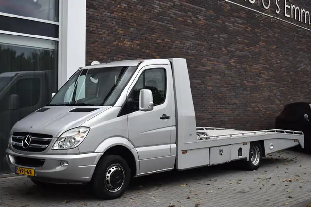 Mercedes-Benz Sprinter view 2