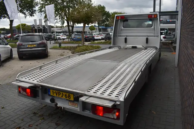 Mercedes-Benz Sprinter view 12