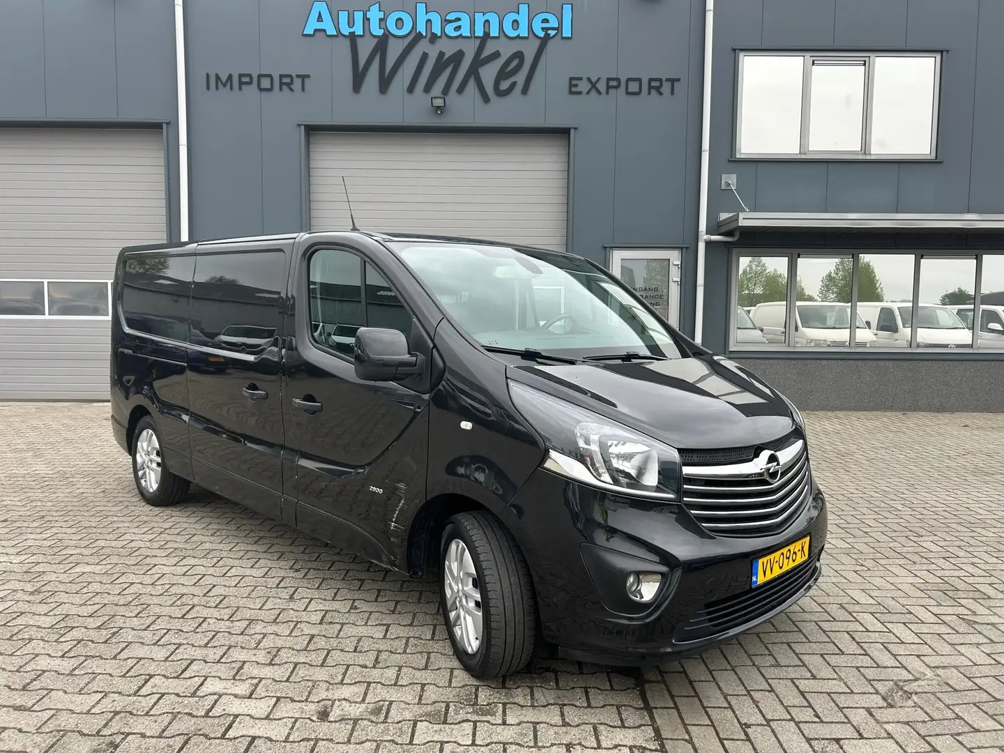 Opel Vivaro 1.6 CDTI L2H1 Sport EcoFlex 177DKM Schwarz - 1