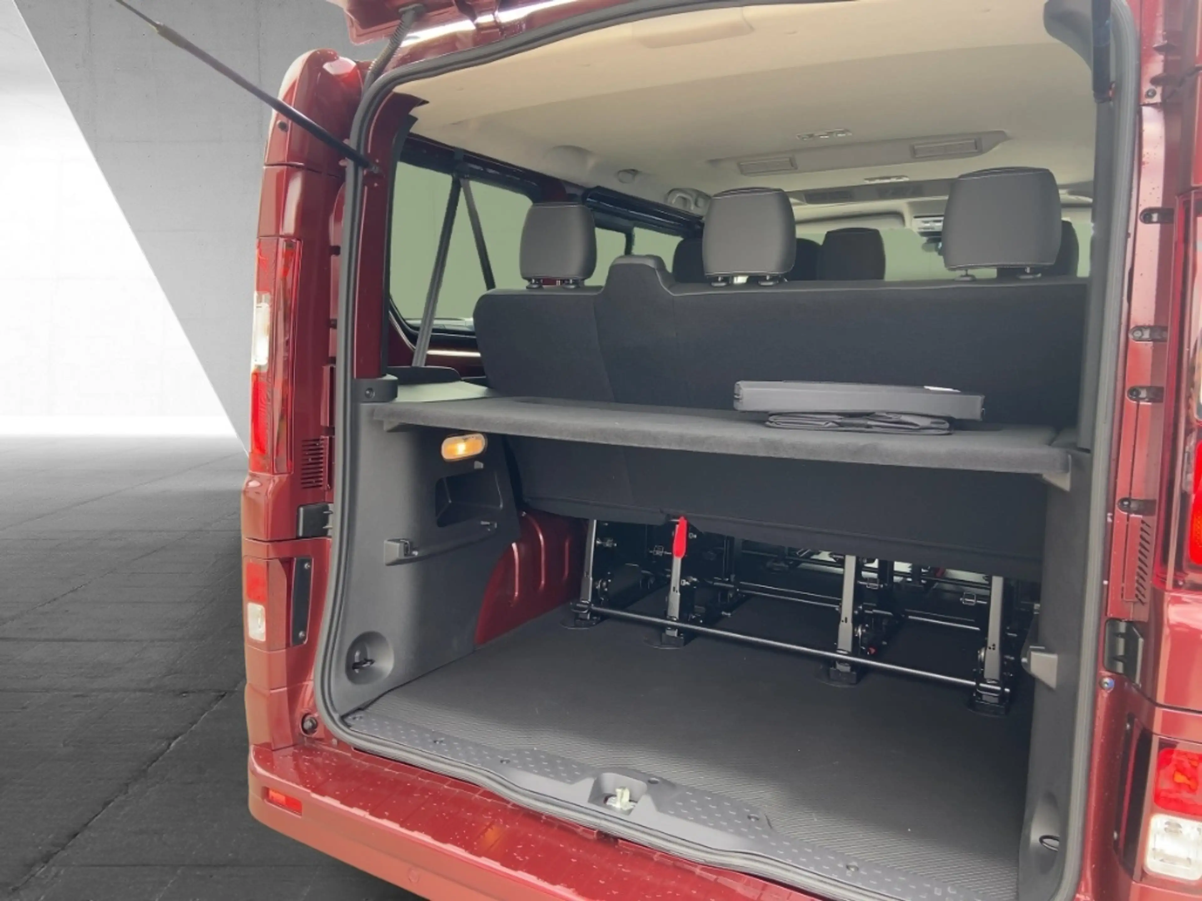 Nissan Primastar Kombi8 TEKNA 9G-Autom.170PS Winter/Design/HK/L1H1 — photo 12