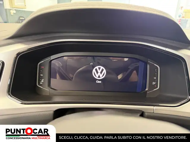 Volkswagen T-Roc view 21