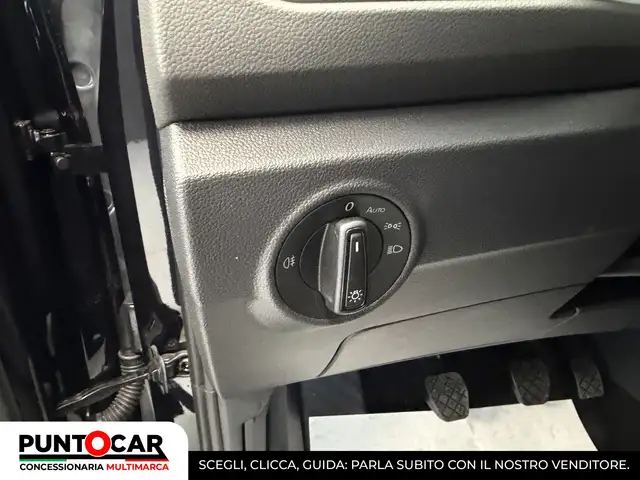 Volkswagen T-Roc view 17