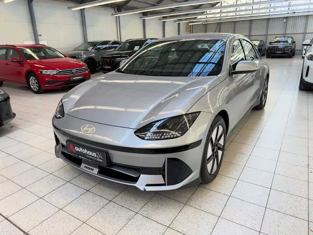 Hyundai IONIQ 6 view 3