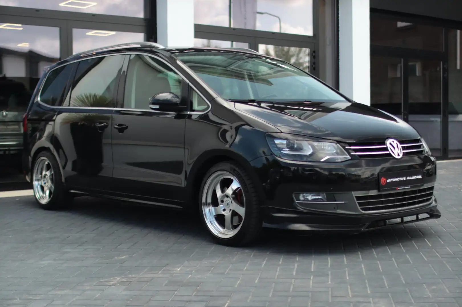 Volkswagen Sharan 2.0 TSI Highline |7pers|DSG|Pano|Xenon|Navi| Zwart - 1