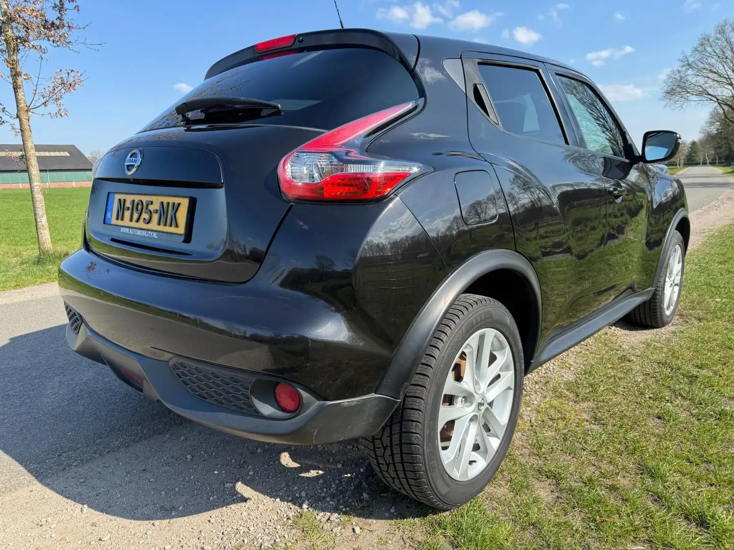 Nissan Juke 1.2 DIG-T S/S N-Connecta met navigatie, camera en Zwart - 2