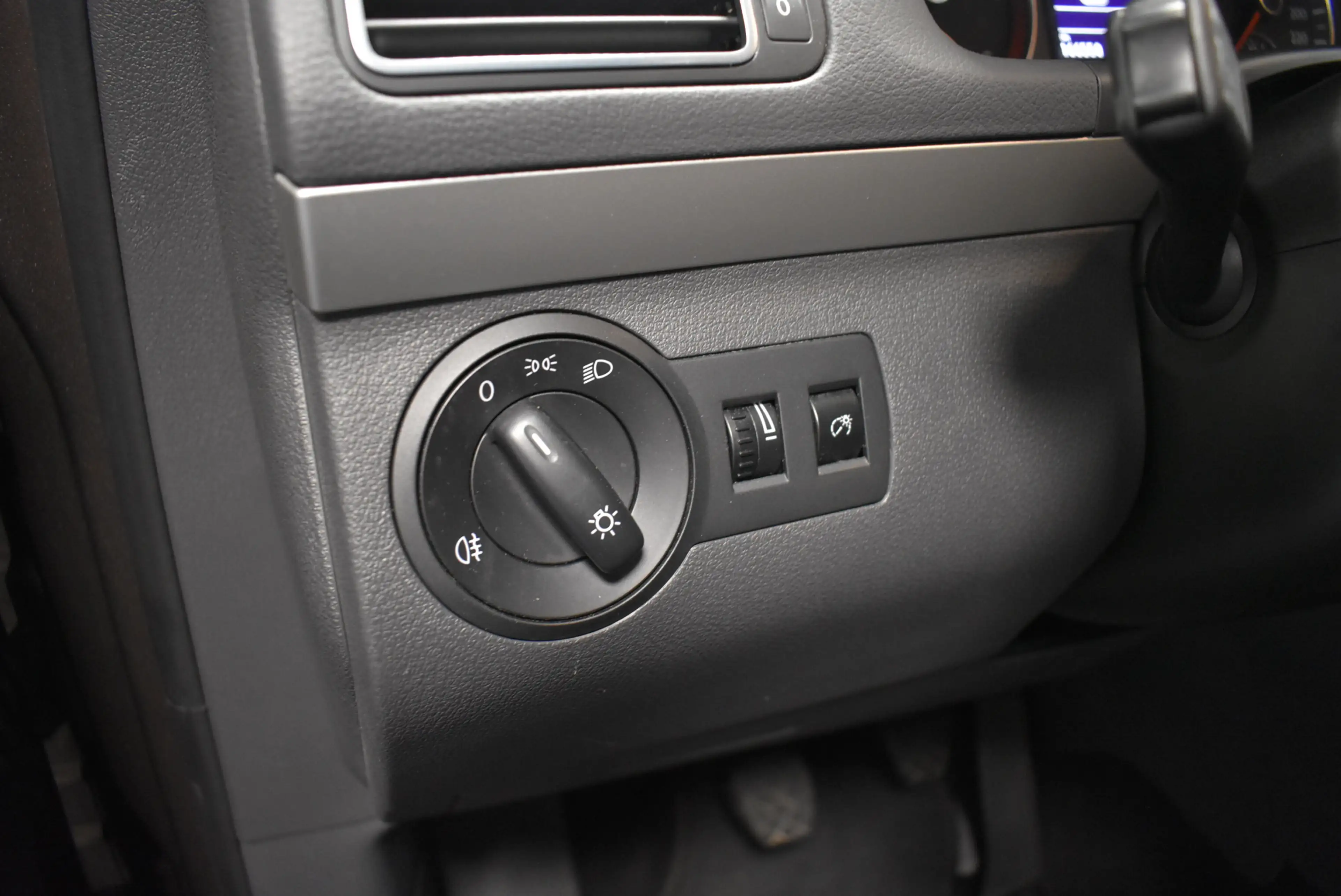 Volkswagen Touran 1.6 TDI Xenon Klima PDC Tempomat Tüv-neu — photo 11