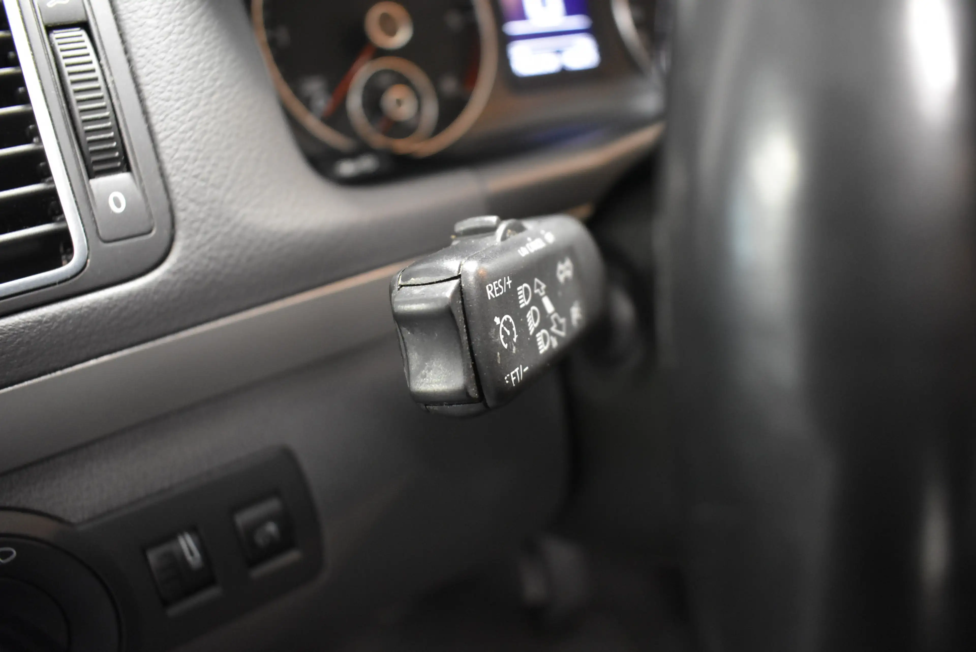Volkswagen Touran 1.6 TDI Xenon Klima PDC Tempomat Tüv-neu — photo 12