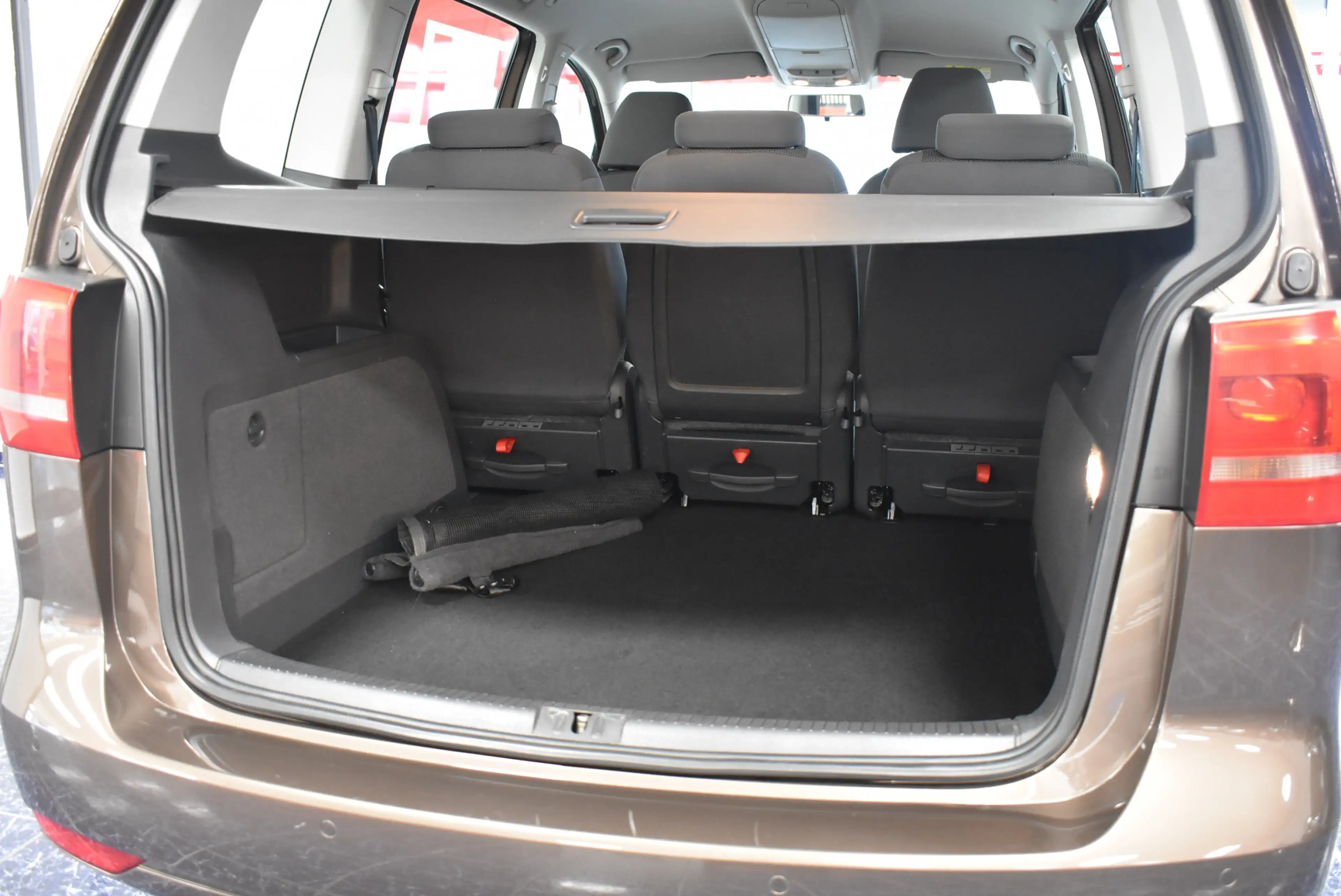 Volkswagen Touran 1.6 TDI Xenon Klima PDC Tempomat Tüv-neu — photo 14