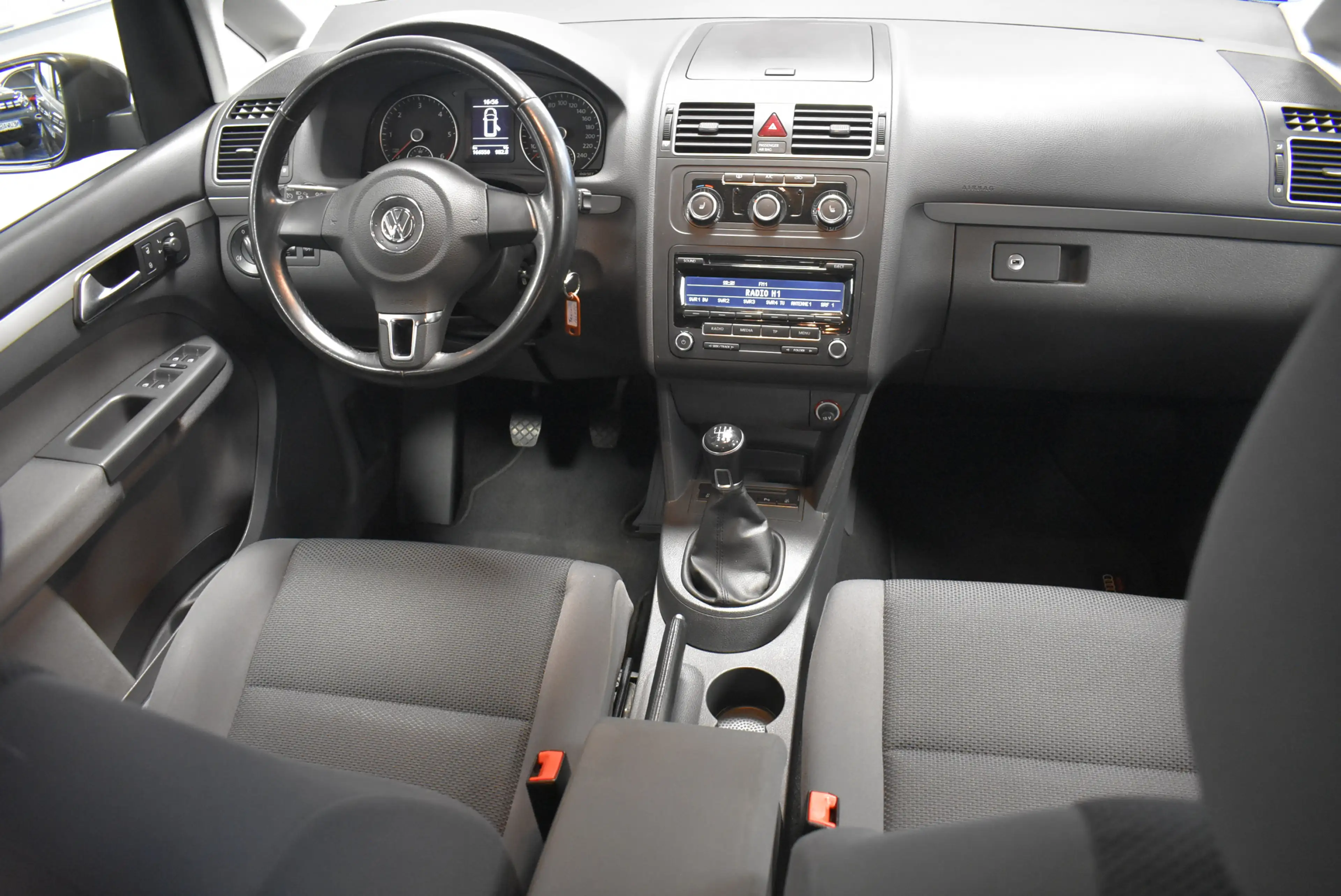 Volkswagen Touran 1.6 TDI Xenon Klima PDC Tempomat Tüv-neu — photo 5