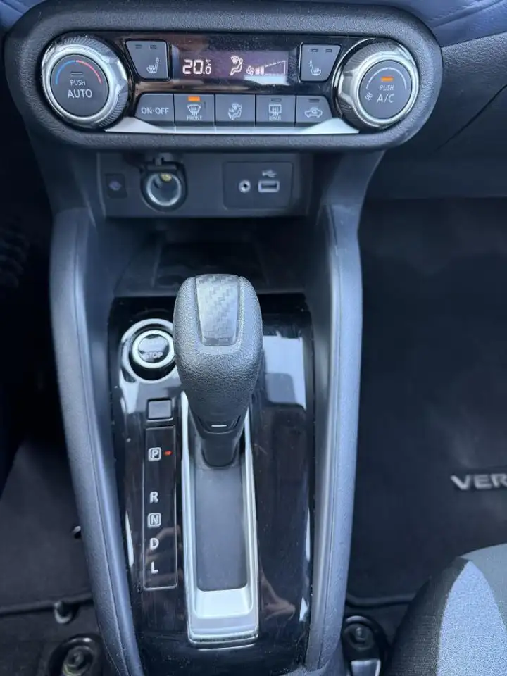 Nissan Versa снимка Nissan Versa