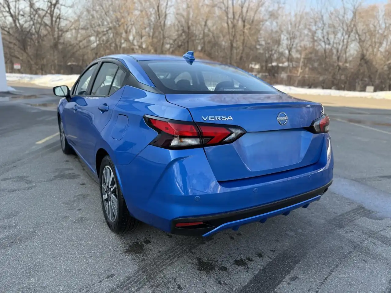 Nissan Versa снимка Nissan Versa