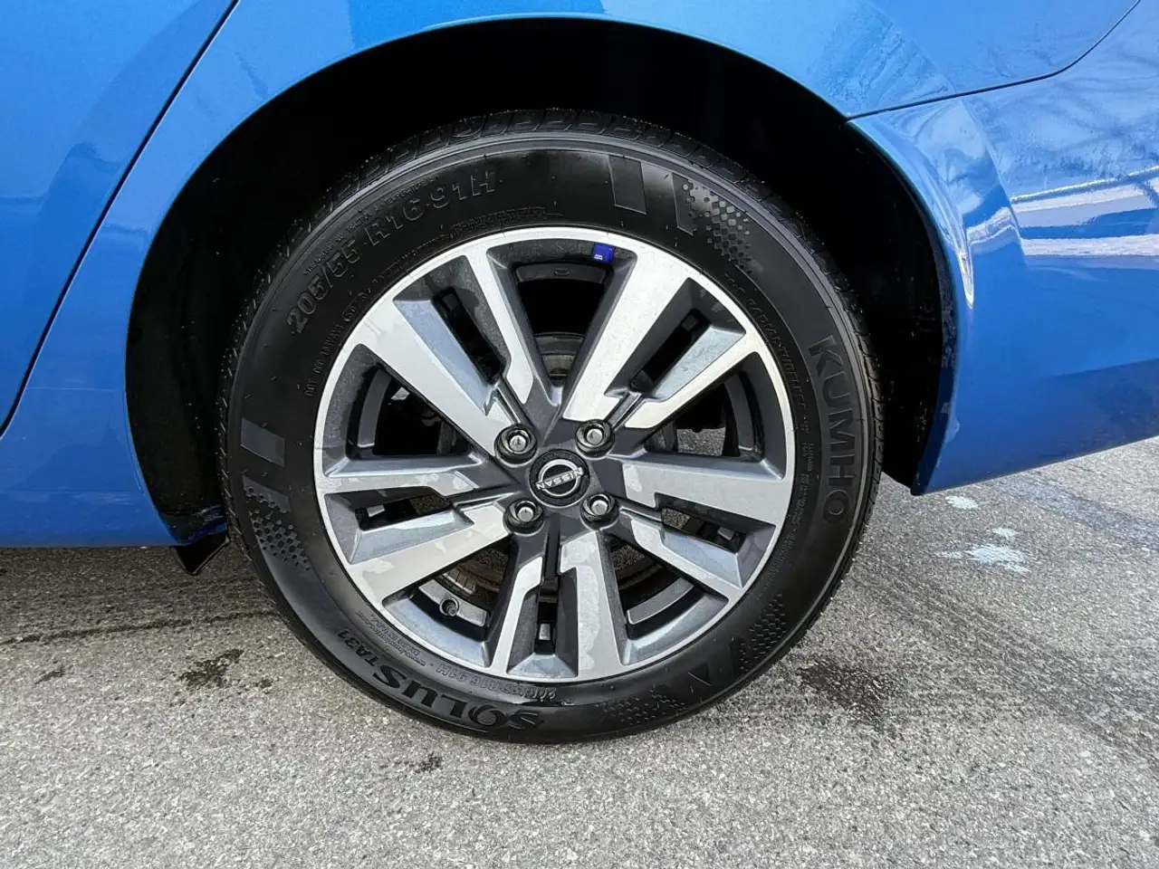 Nissan Versa снимка Nissan Versa
