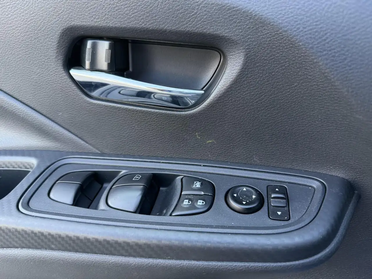 Nissan Versa снимка Nissan Versa