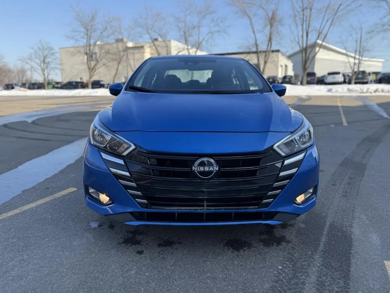 Nissan Versa снимка Nissan Versa