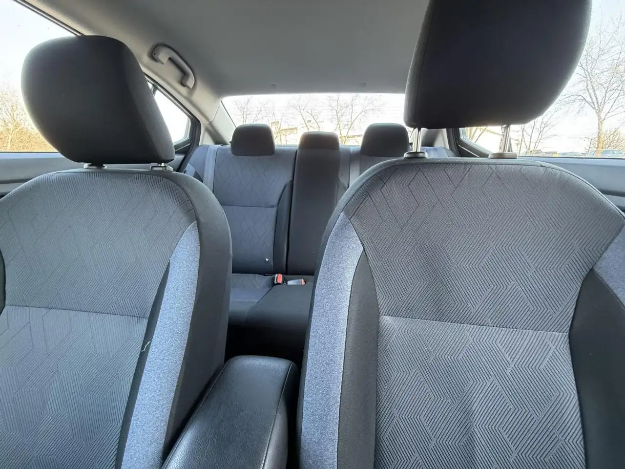 Nissan Versa снимка Nissan Versa