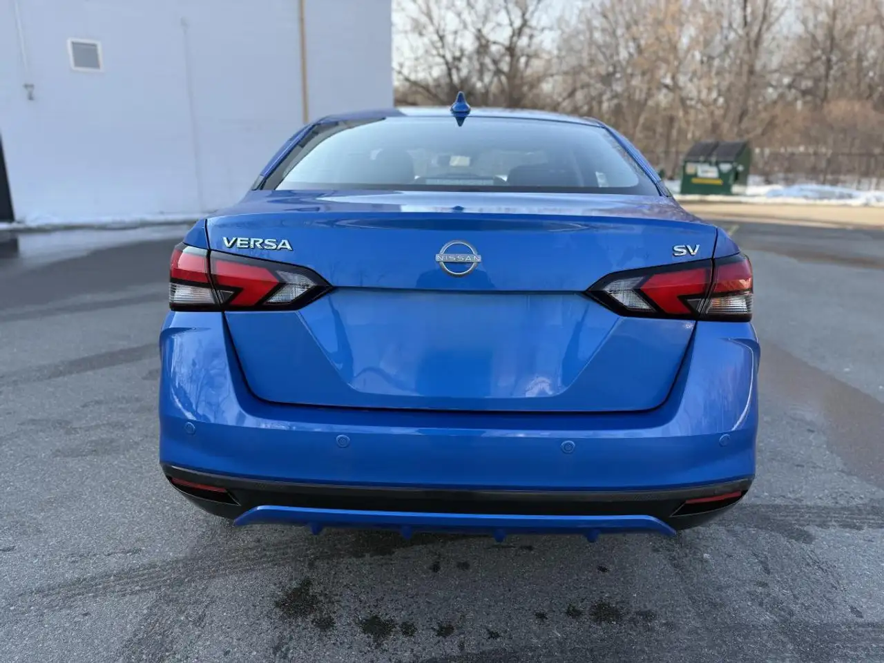 Nissan Versa снимка Nissan Versa