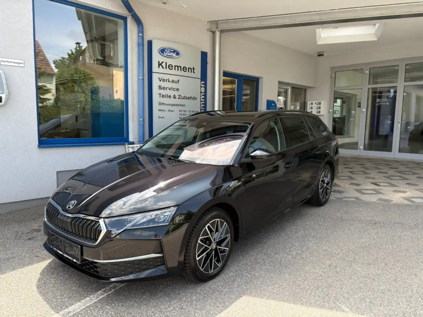 Skoda Octavia Combi Selection 2.0 TDI Schwarz - 1
