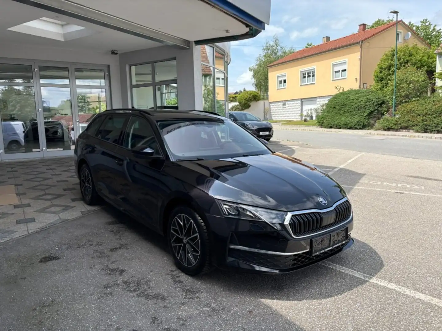 Skoda Octavia Combi Selection 2.0 TDI Schwarz - 2