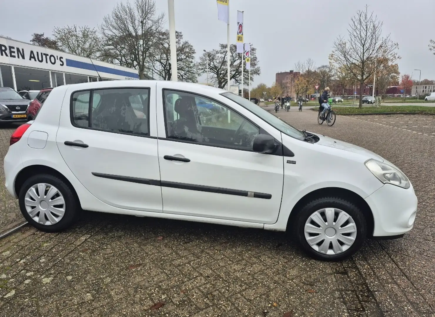 Renault Clio 1.2 Authentique Blanc - 2