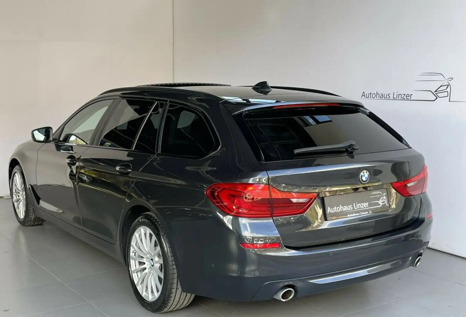 BMW 520 d Touring *LED*ACC*PANO*360°Kamera*AHK*HiFi* Grau - 2