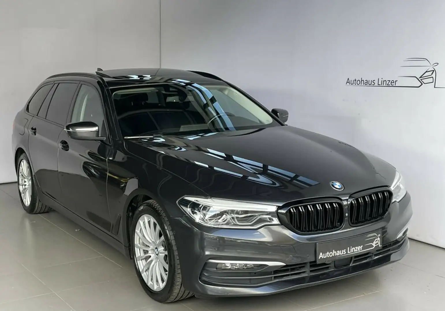 BMW 520 d Touring *LED*ACC*PANO*360°Kamera*AHK*HiFi* Grau - 1