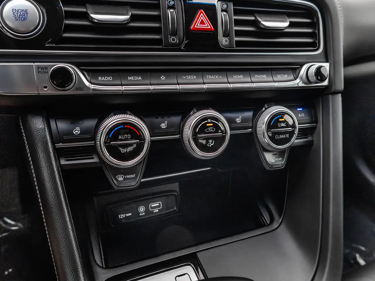 Genesis G70 снимка Genesis G70