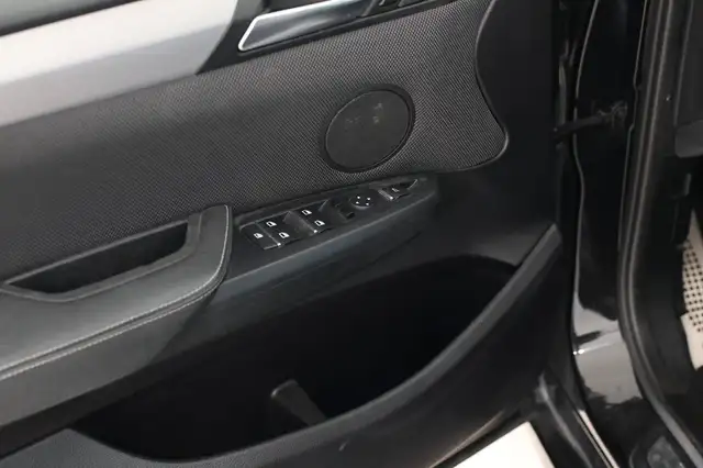 BMW X3 view 9